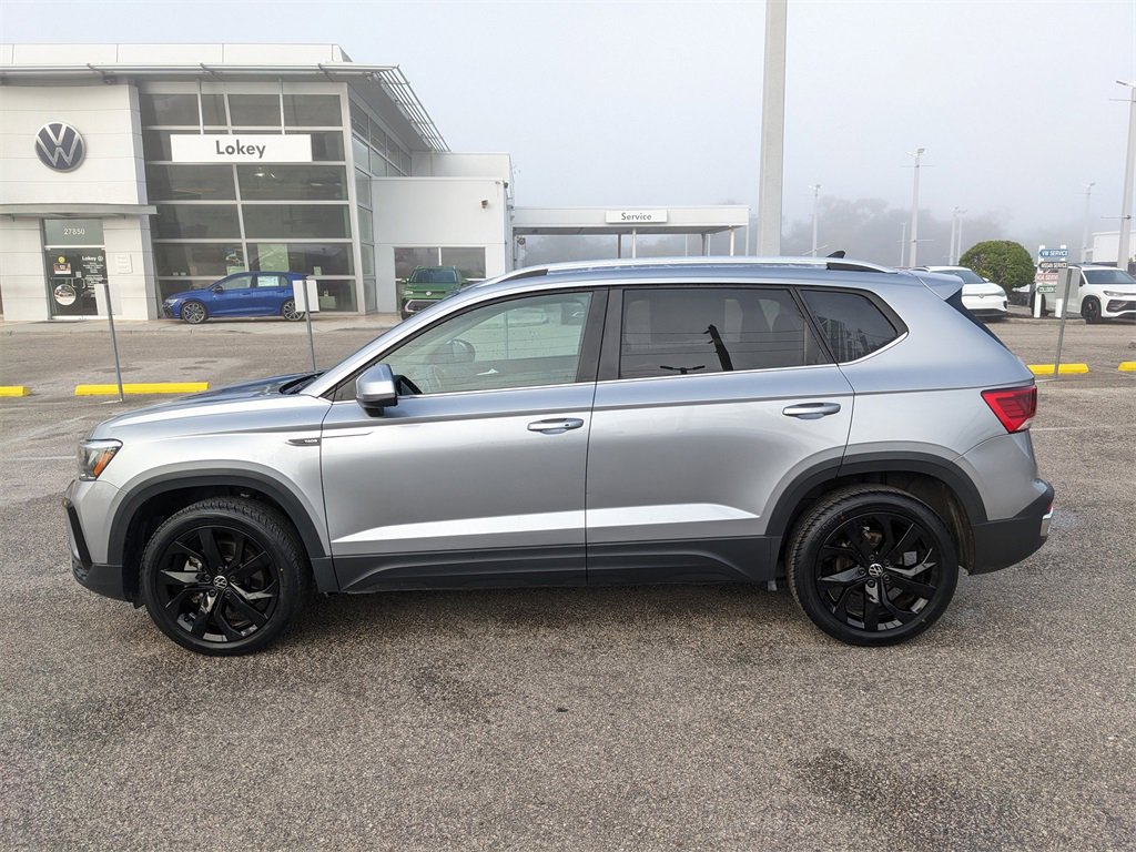 Certified 2023 Volkswagen Taos SE w/ Panoramic Sunroof Package image 5