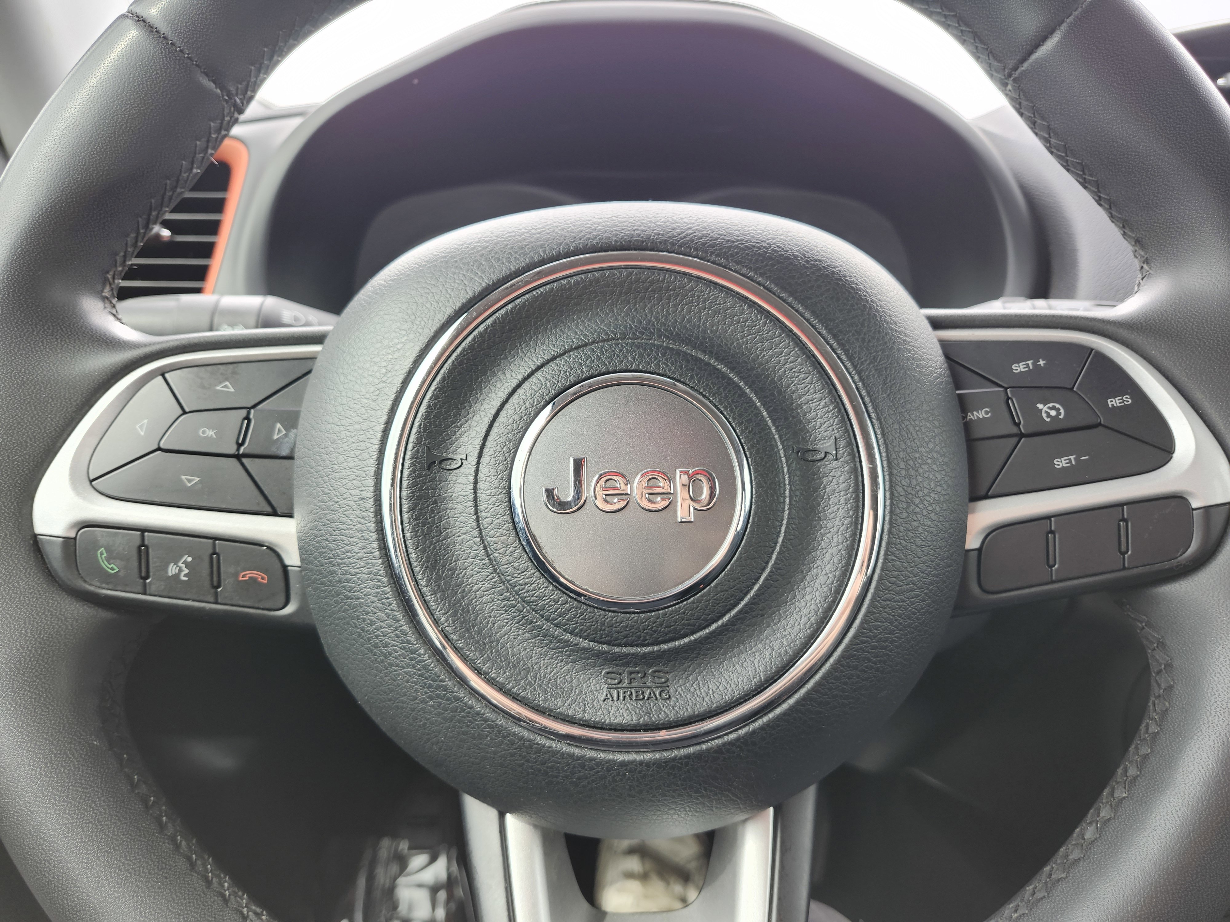 Used 2020 Jeep Renegade Latitude FWD image 23