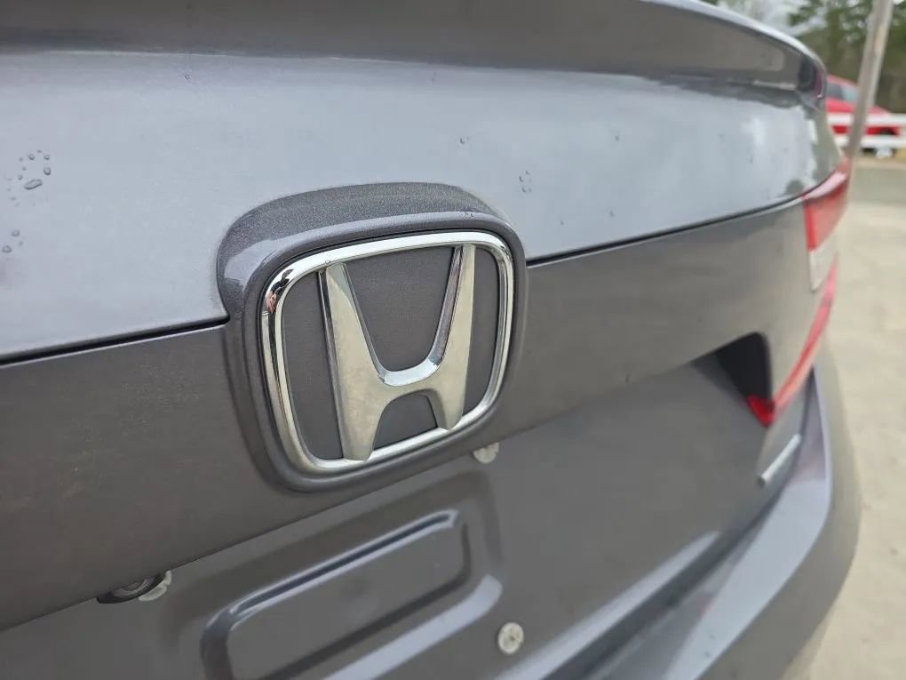 Used 2018 Honda Accord Touring image 10