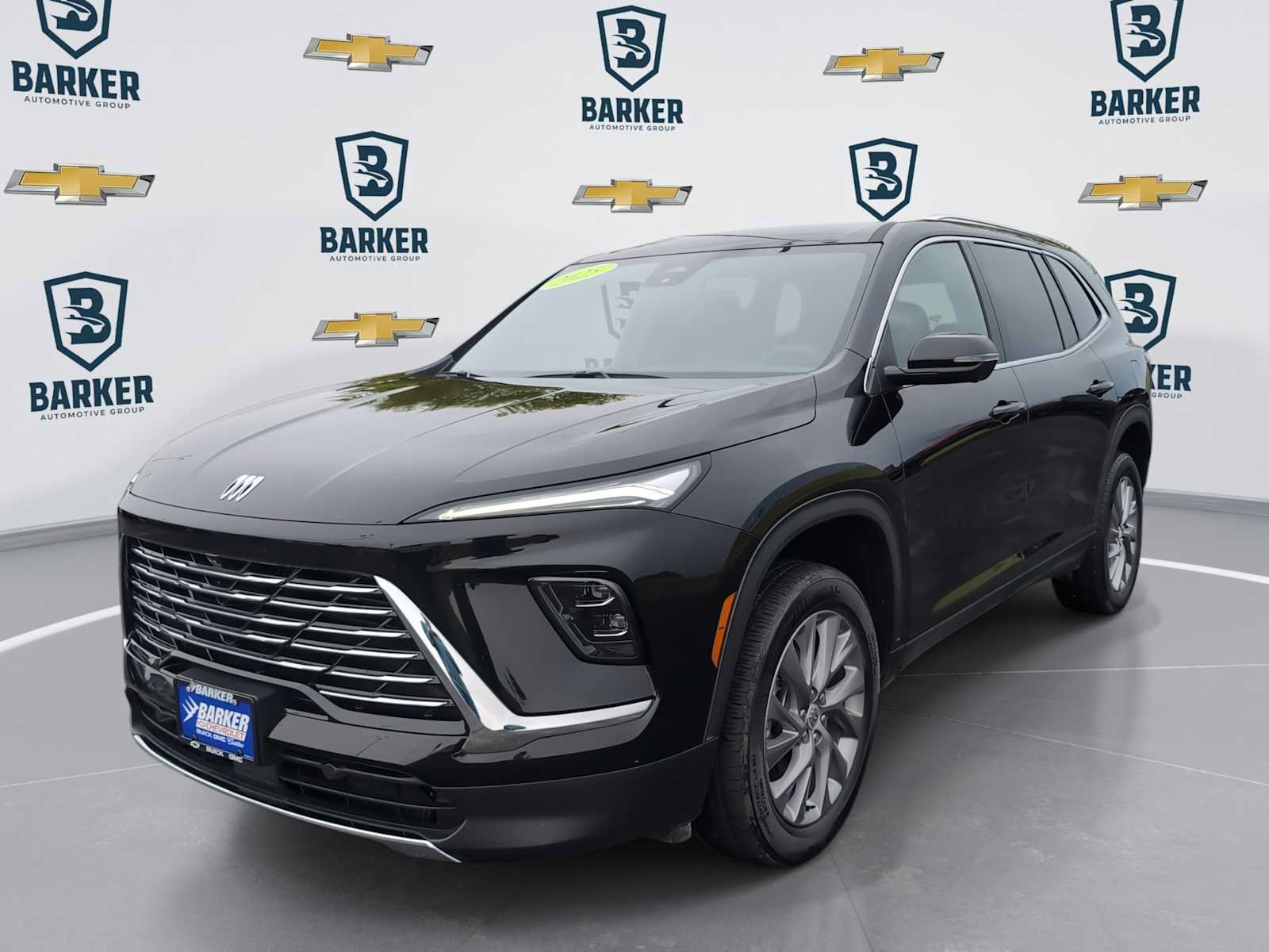 Used 2025 Buick Enclave Preferred AWD/4WD image 1
