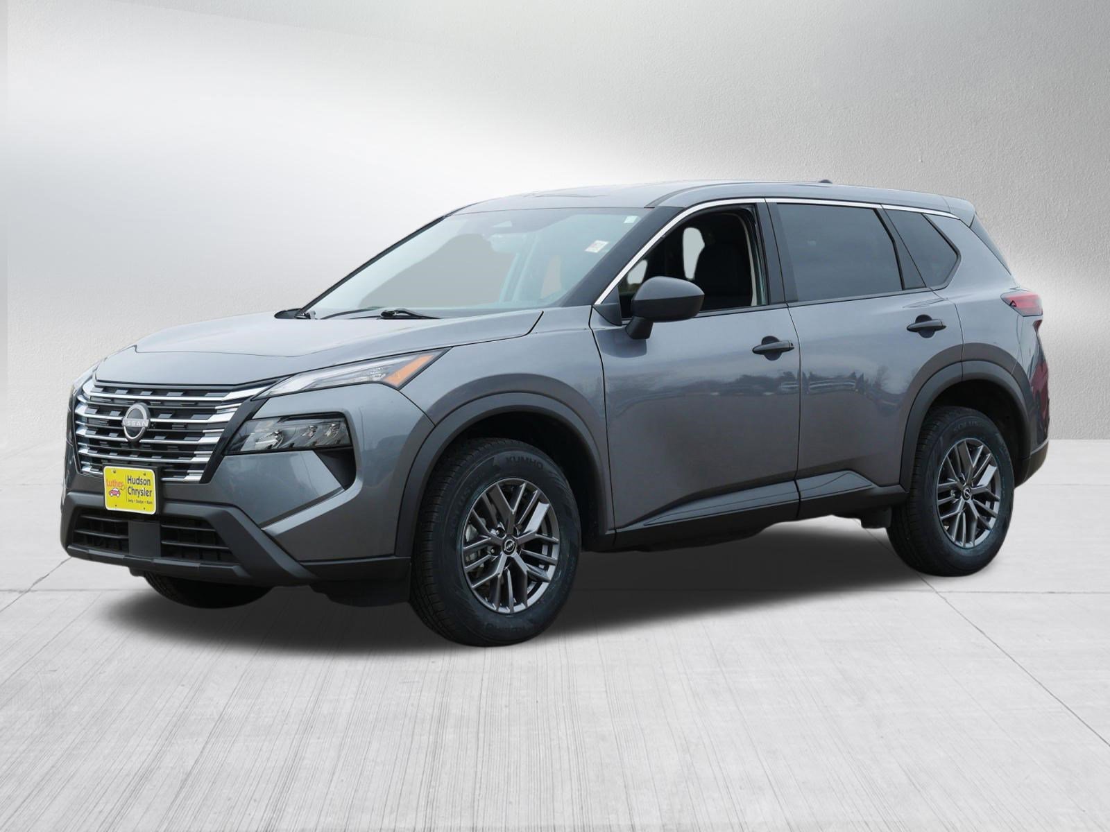 Used 2024 Nissan Rogue S image 3