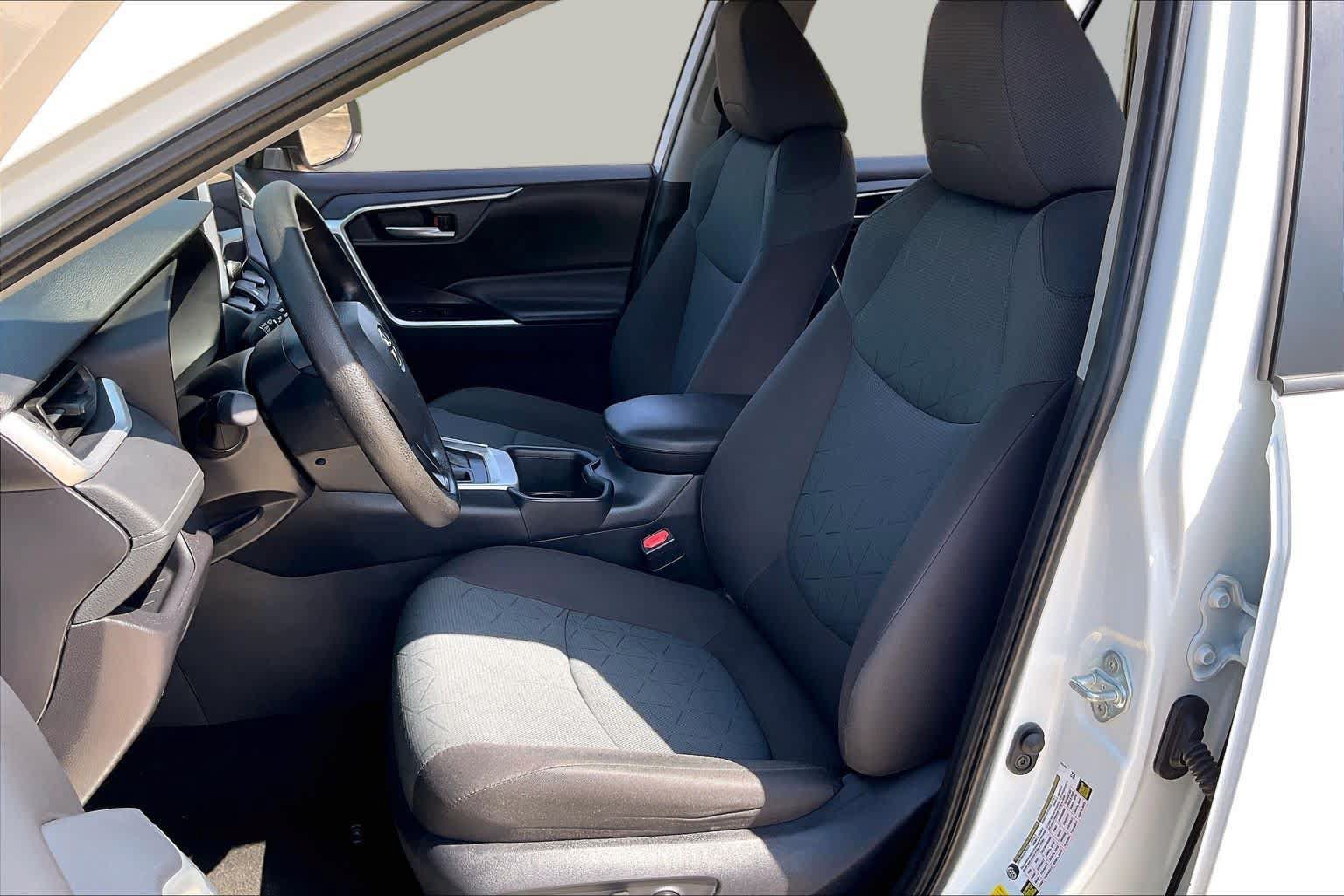 Used 2025 Toyota RAV4 XLE FWD image 8
