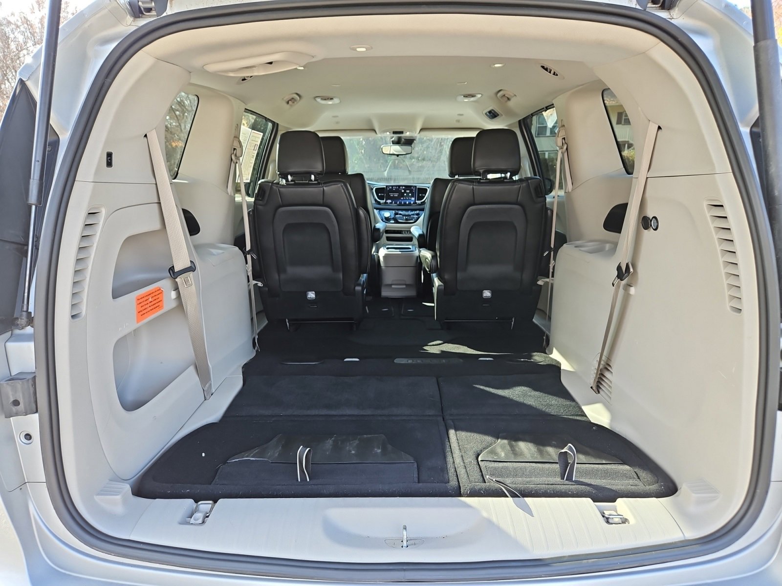 Used 2024 Chrysler Pacifica Touring-L image 19