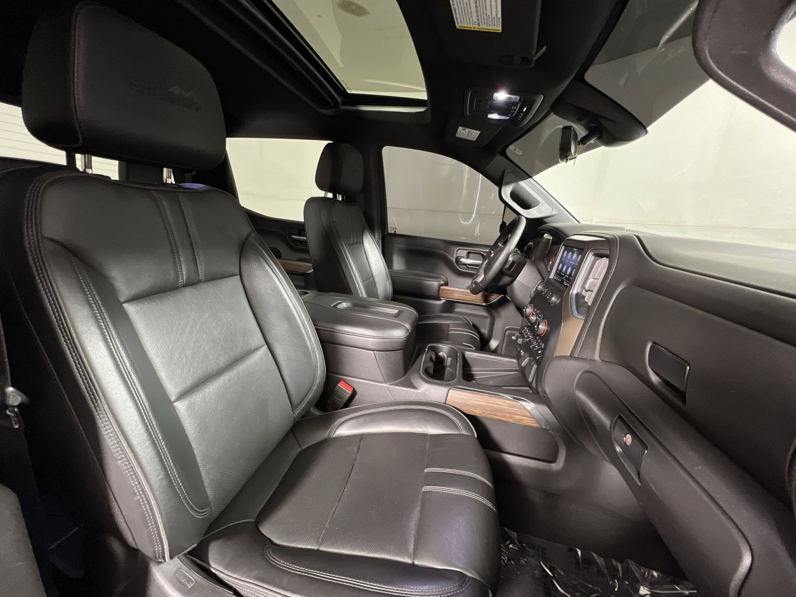 Used 2021 Chevrolet Silverado 1500 High Country w/ Technology Package image 24