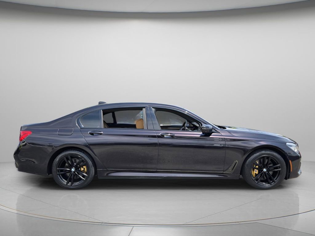 Used 2018 BMW 750i xDrive AWD/4WD image 4