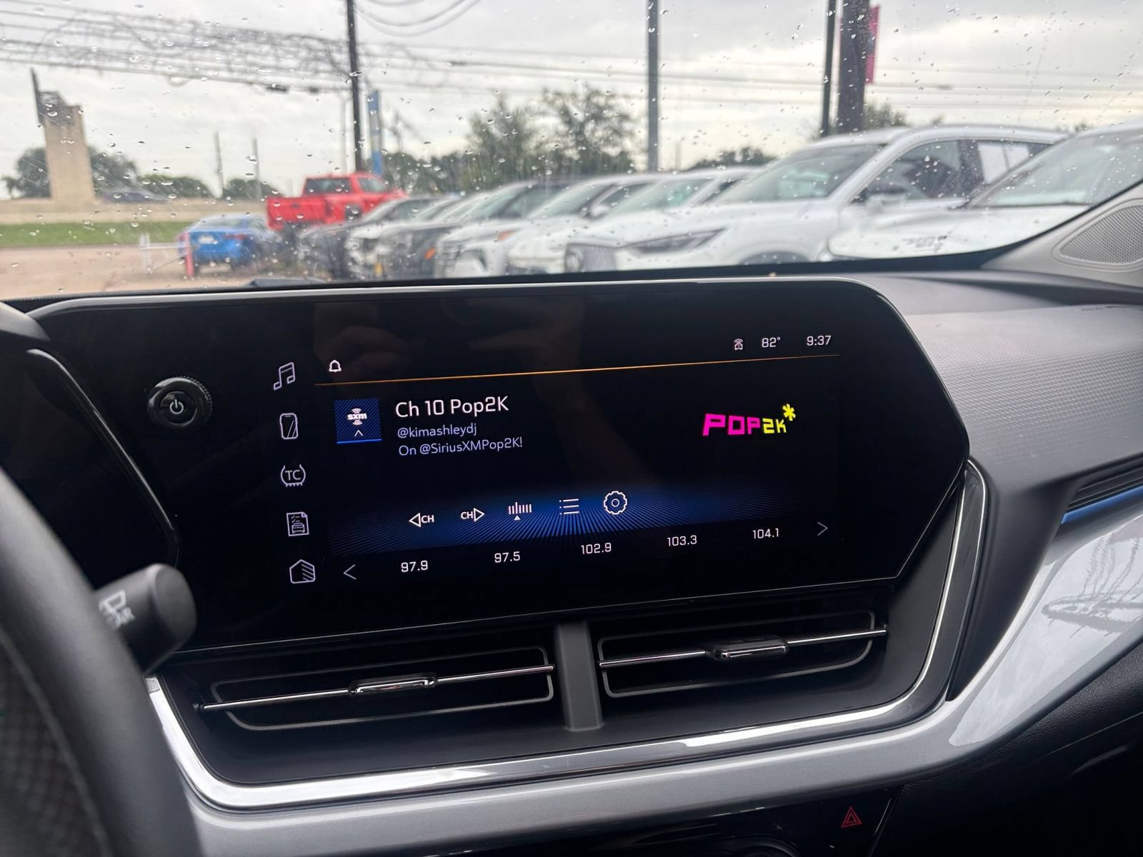 Used 2025 Chevrolet Trax LT FWD image 20