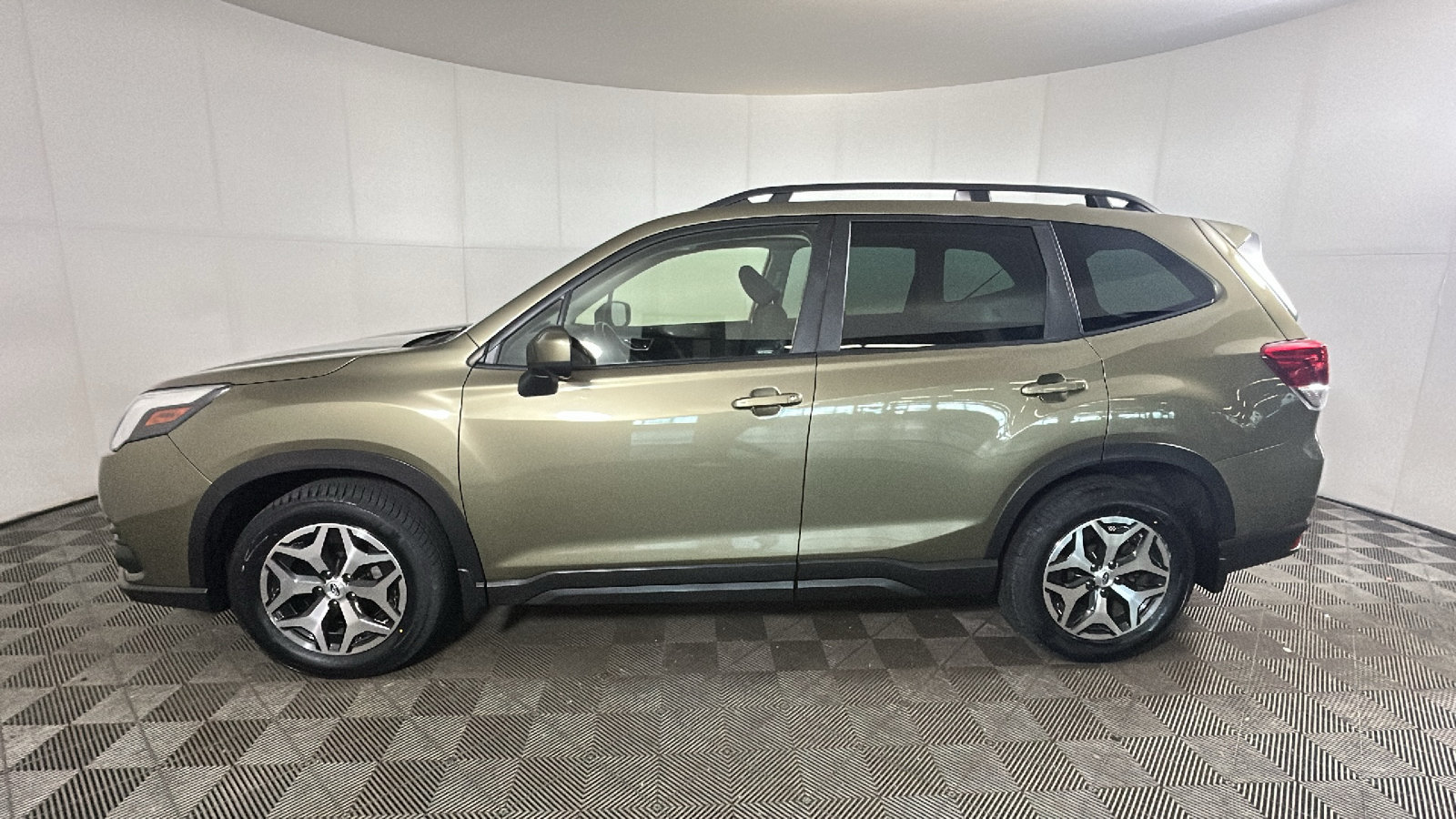 Used 2023 Subaru Forester Premium AWD/4WD image 7