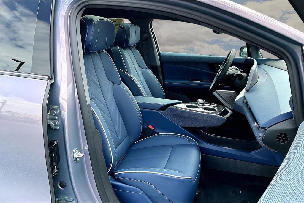 Certified 2025 Cadillac Optiq Luxury 2 w/ LPO, Floor Liner Package AWD/4WD image 29