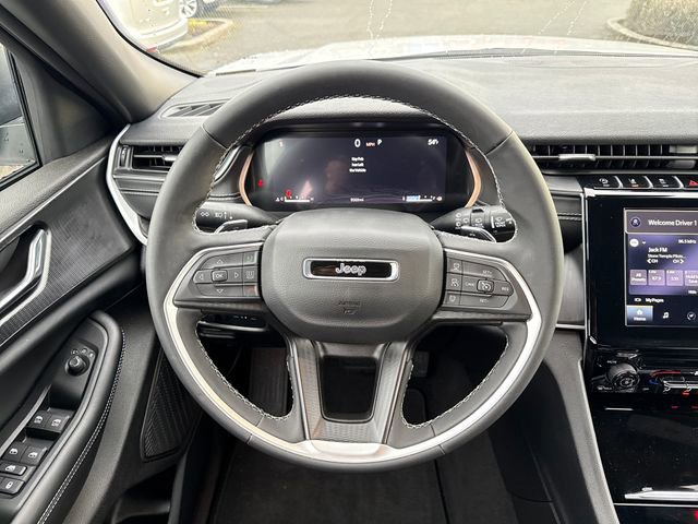 Used 2025 Jeep Grand Cherokee Laredo image 31