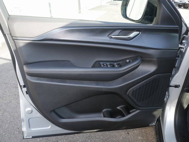 New 2025 Jeep Grand Cherokee L Altitude image 14