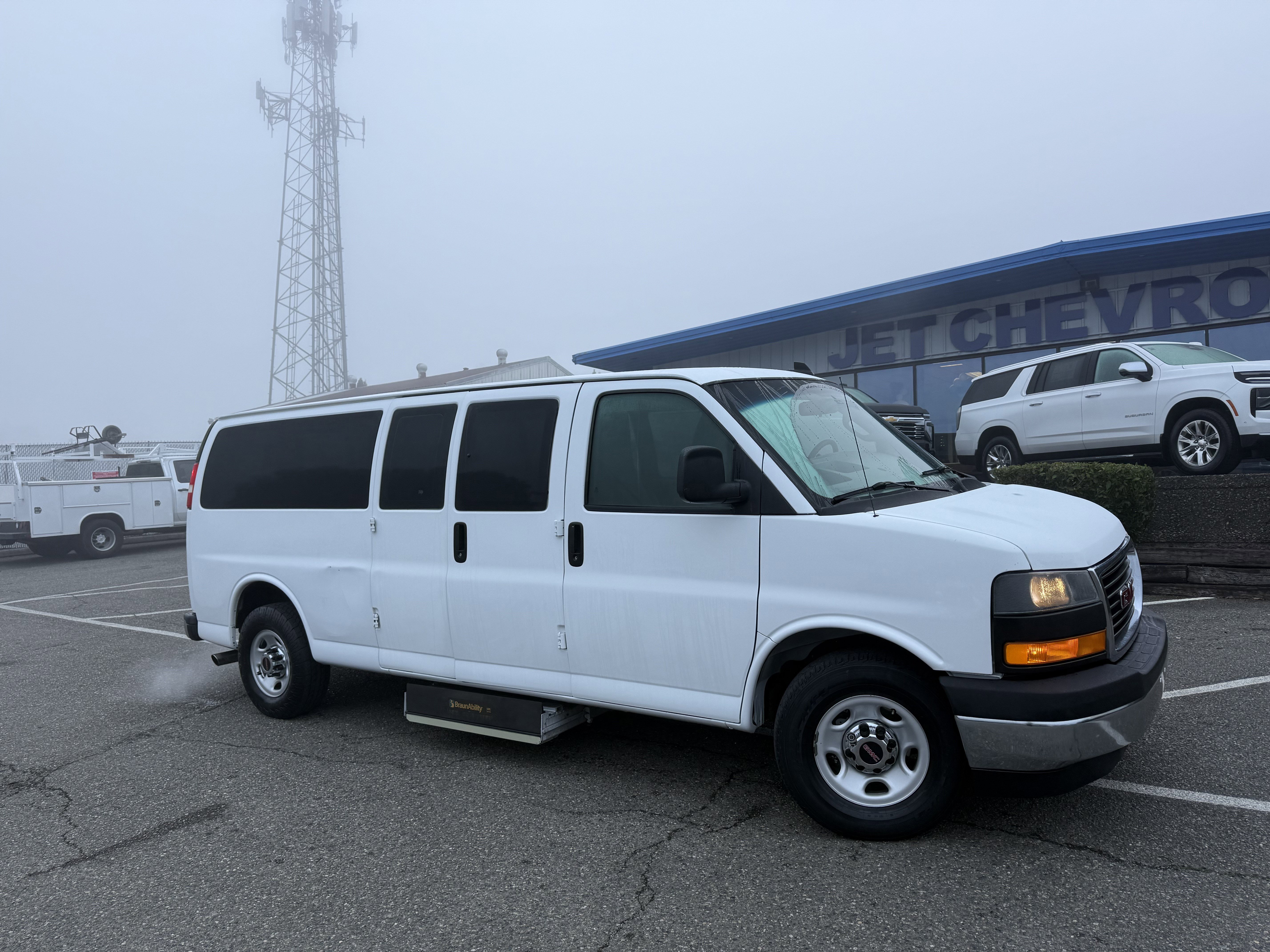 Used 2018 GMC Savana 3500 LT w/ LT Preferred Equipment Group image 2