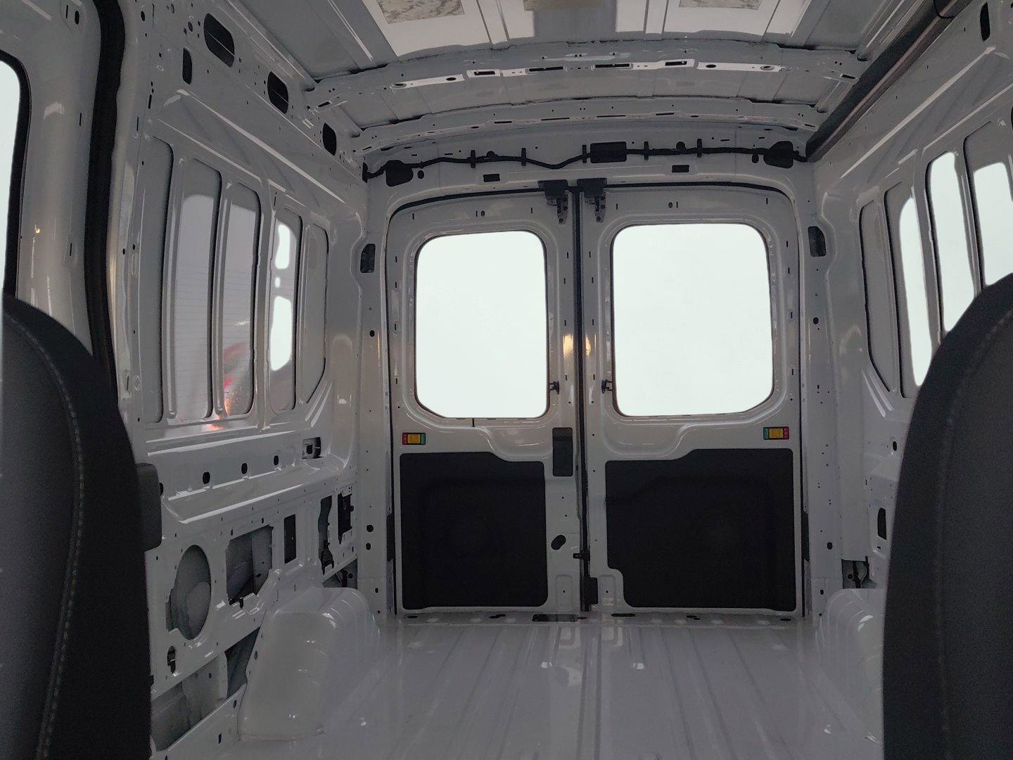 New 2023 Ford E-Transit Medium Roof RWD image 32