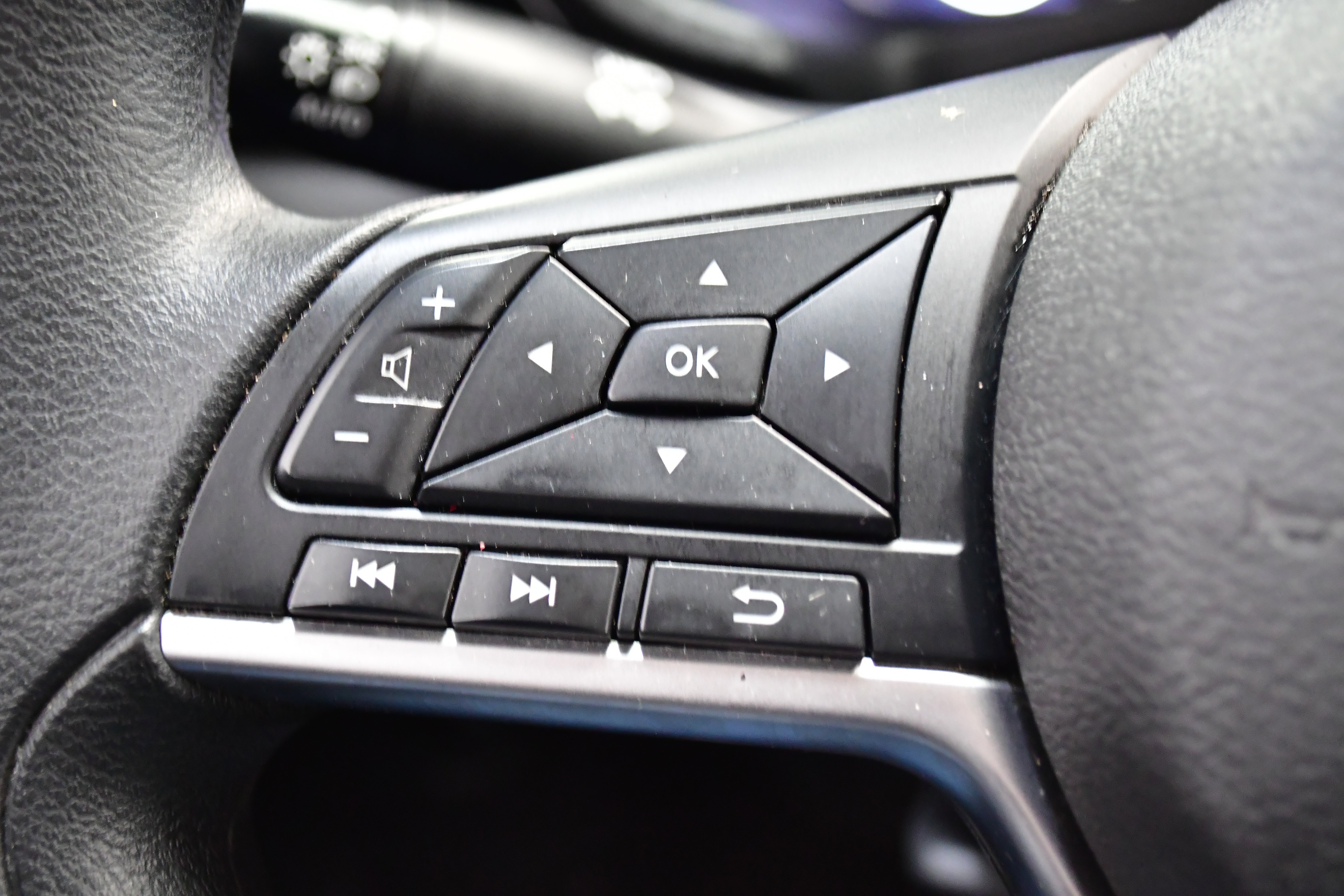 Used 2023 Nissan Sentra SV image 19