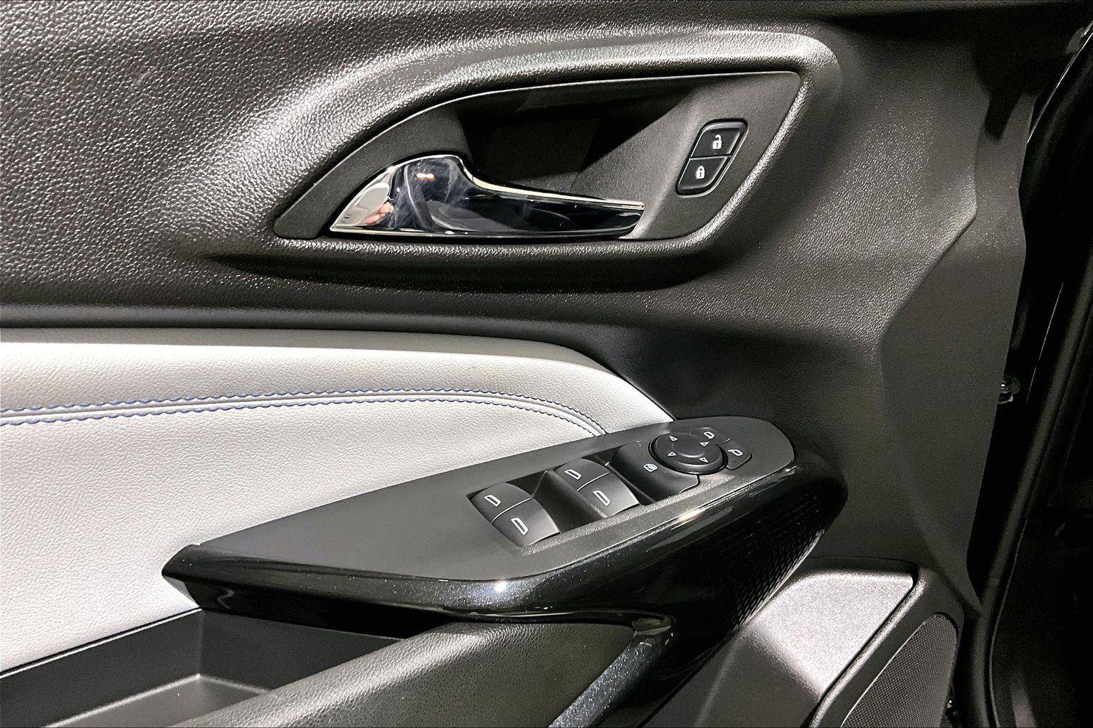 Used 2025 Chevrolet Trax LT image 35