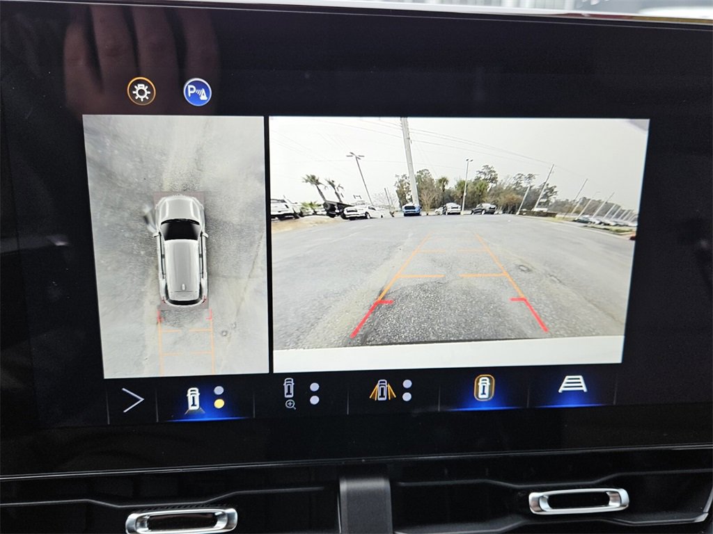 Used 2025 Chevrolet Equinox ACTIV w/ Safety and Technology Package image 17