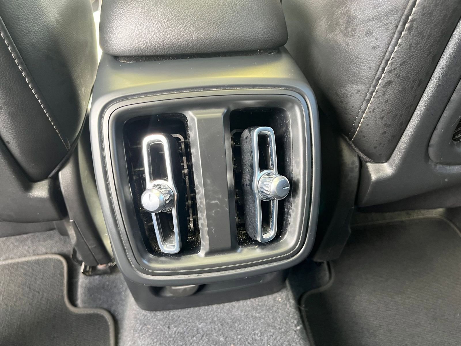 Used 2024 Volvo XC40 B5 Core AWD/4WD image 23