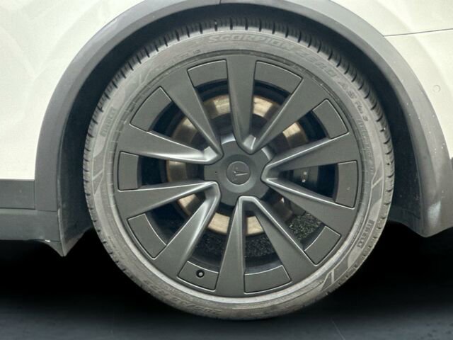 Used 2022 Tesla Model X image 32