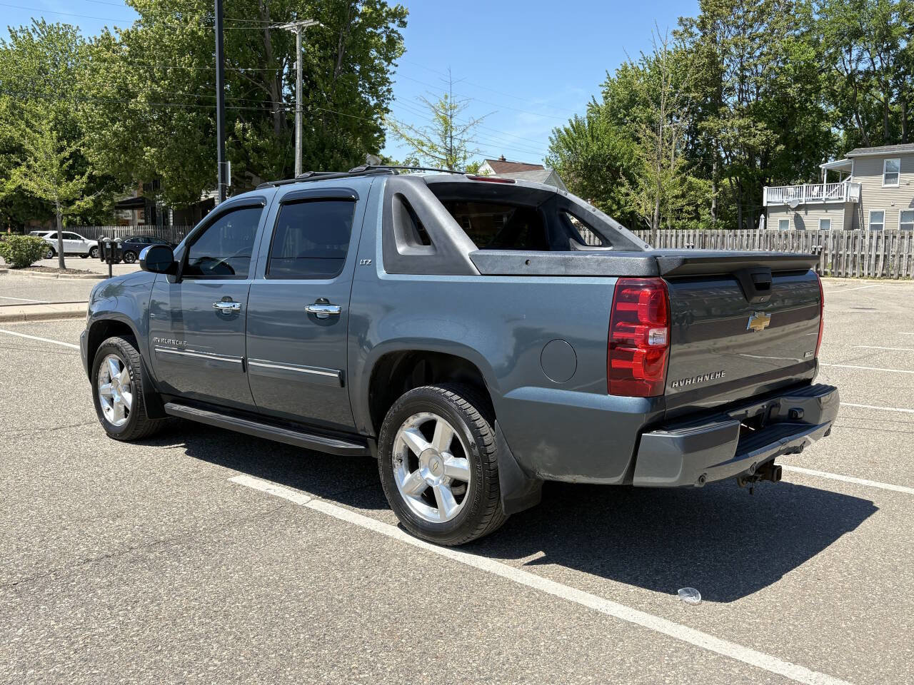 Used 2011 Chevrolet Avalanche LT w/ Luxury Package AWD/4WD image 17