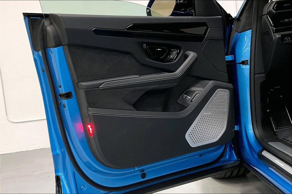 Used 2025 Lamborghini Urus SE image 19