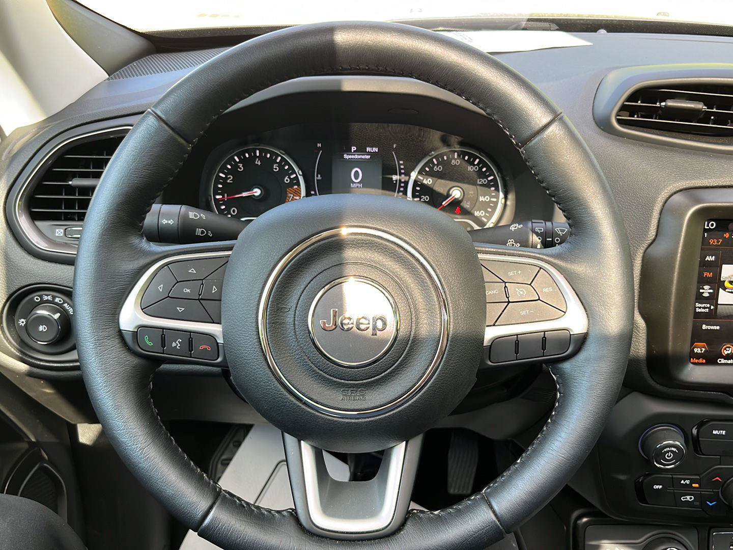 Used 2023 Jeep Renegade Latitude w/ Sun/Sound Group AWD/4WD image 16