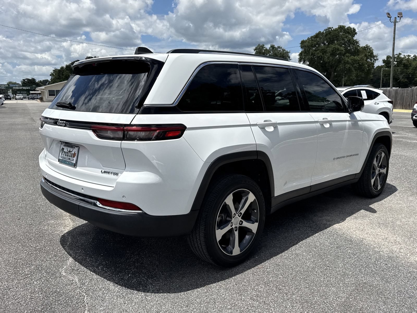 Used 2023 Jeep Grand Cherokee Limited w/ Luxury Tech Group II RWD image 5