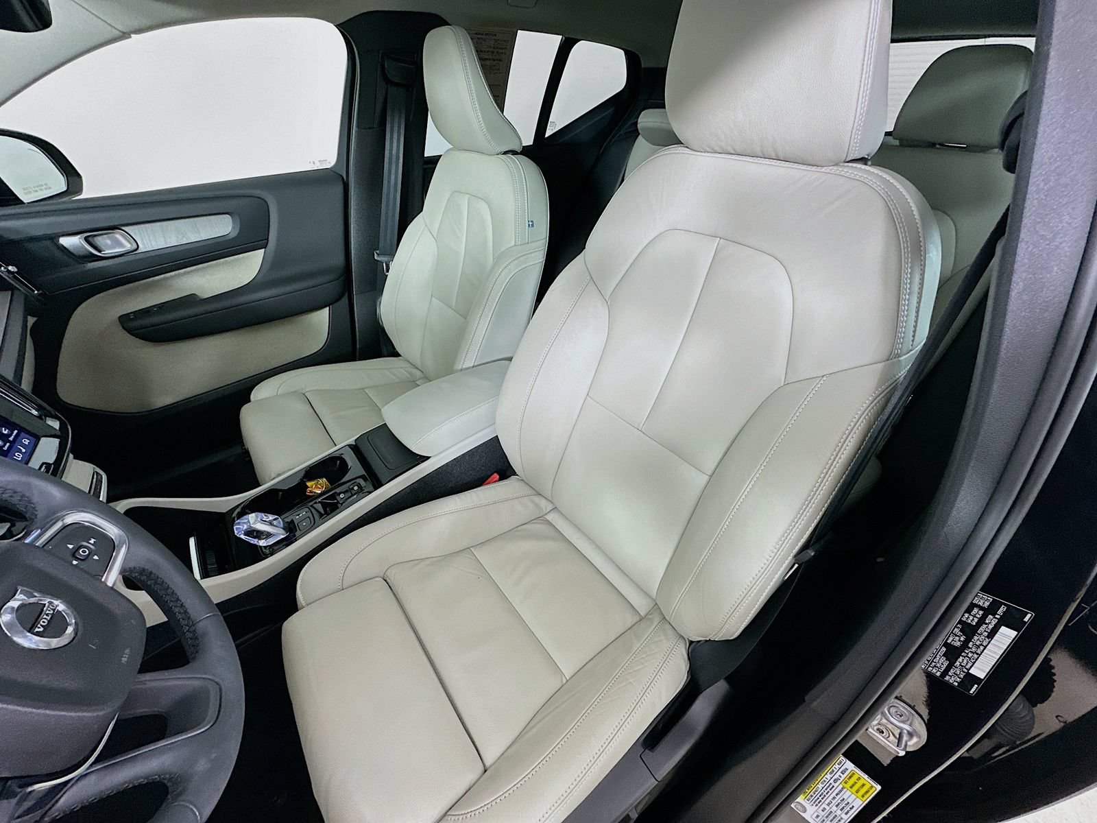 Used 2023 Volvo XC40 B5 Plus w/ Driver Assist Package AWD/4WD image 35