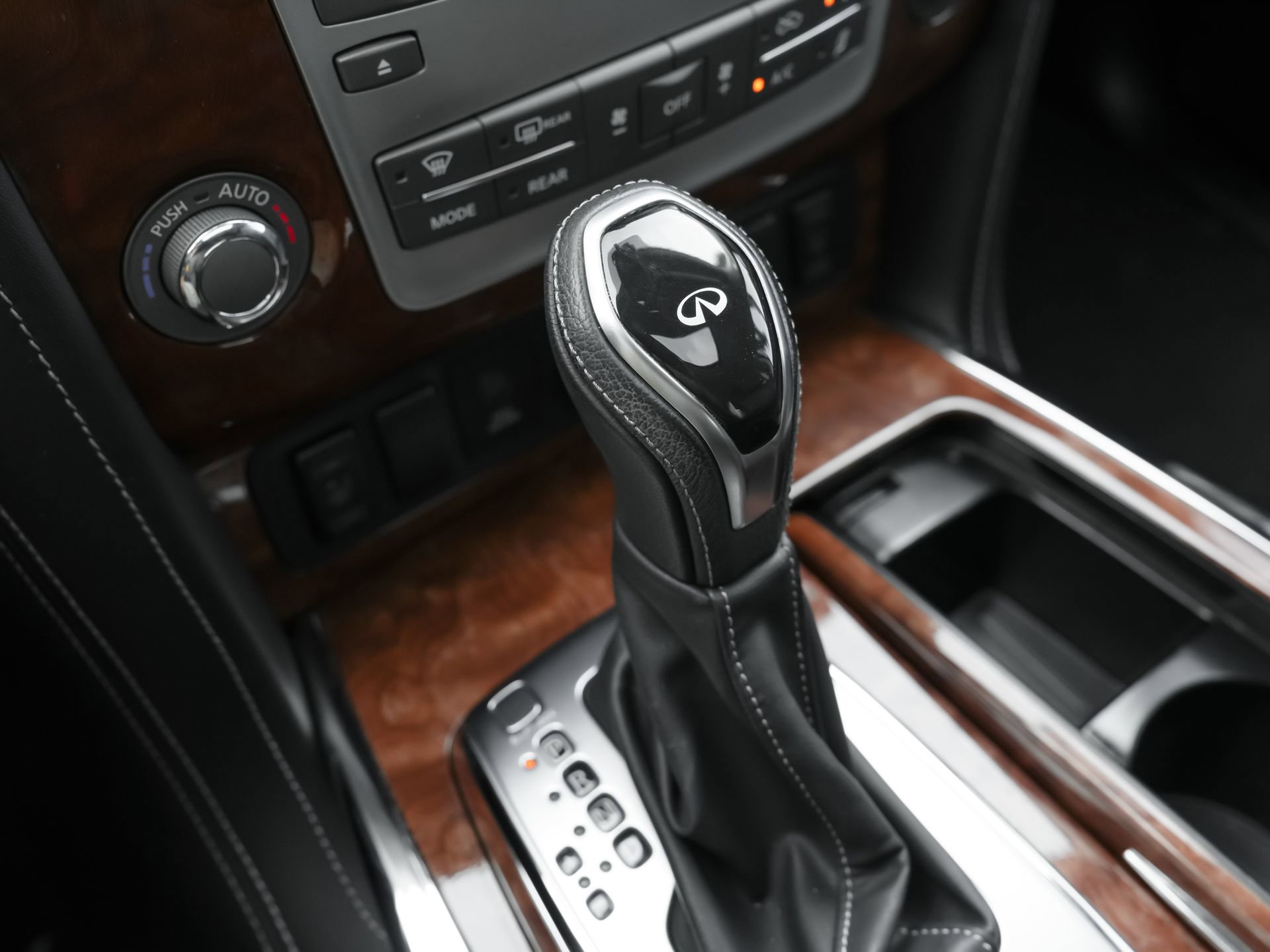 Certified 2019 INFINITI QX80 Luxe w/ All-Season Package RWD image 18