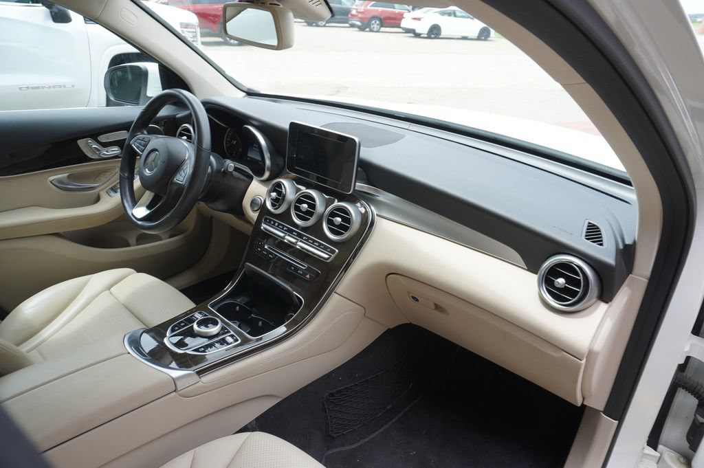 Used 2019 Mercedes-Benz GLC 300 4MATIC image 8