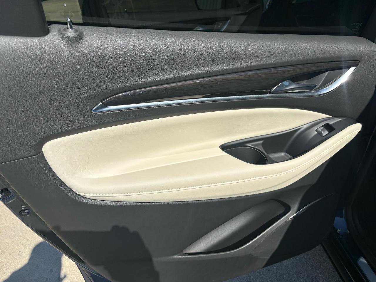 Used 2023 Buick Enclave Essence image 29