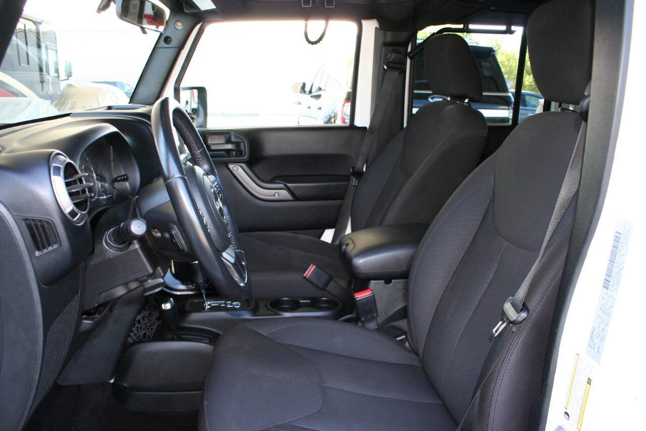 Used 2018 Jeep Wrangler Unlimited Sport w/ Connectivity Group image 14