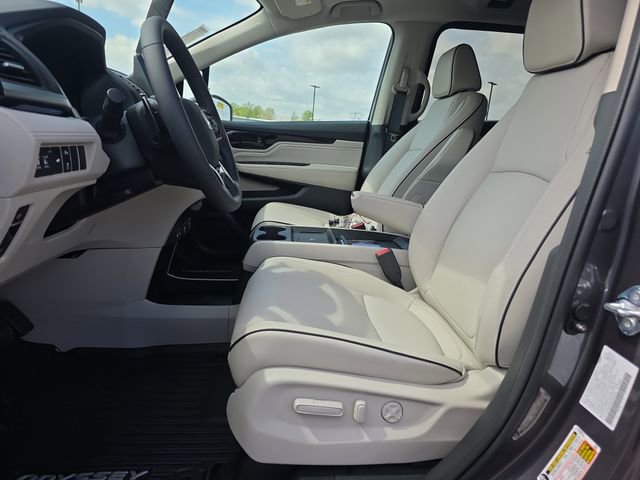 New 2026 Honda Odyssey Touring image 4
