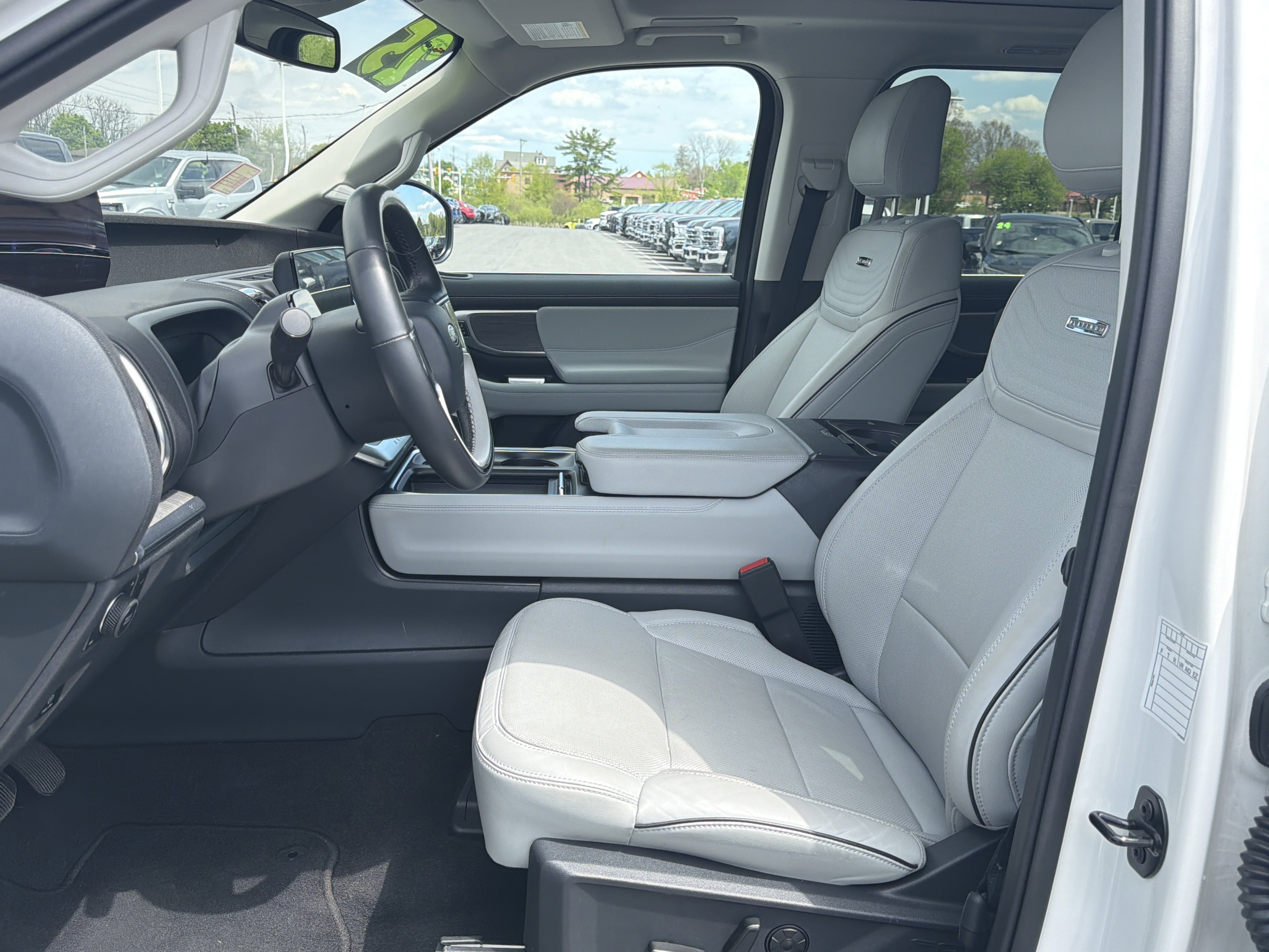 Used 2025 Ford Expedition Max Platinum w/ Platinum Ultimate Package AWD/4WD image 12