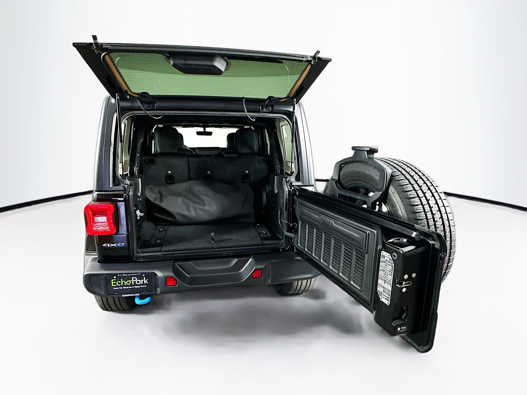 Used 2023 Jeep Wrangler Unlimited Sahara w/ Cold Weather Group AWD/4WD image 27