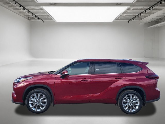 New 2026 Toyota Highlander Limited AWD/4WD image 2