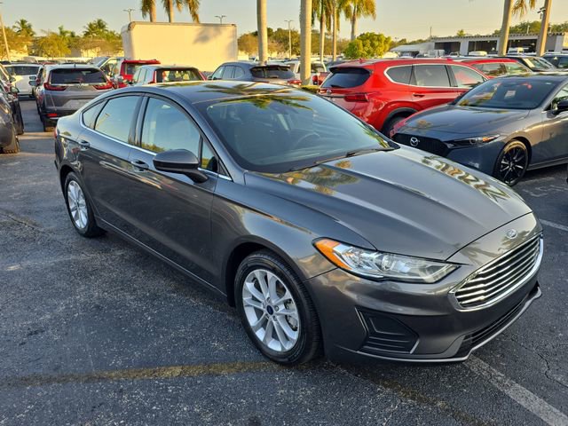 Used 2020 Ford Fusion SE image 2