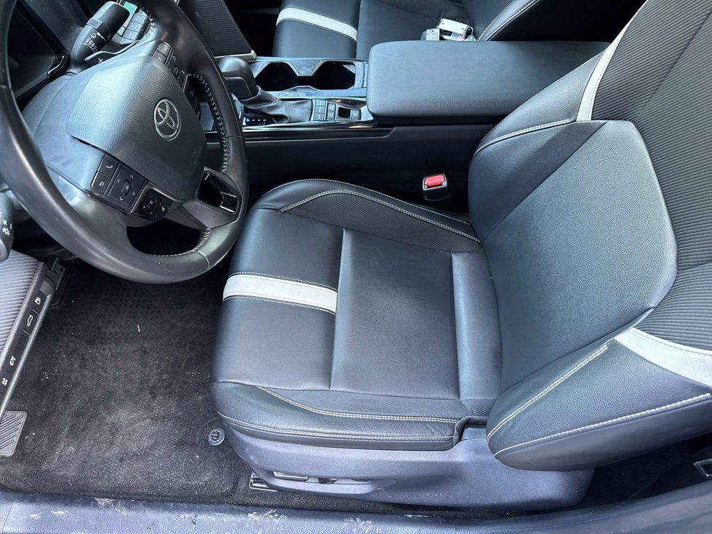 Used 2025 Toyota Camry SE image 14