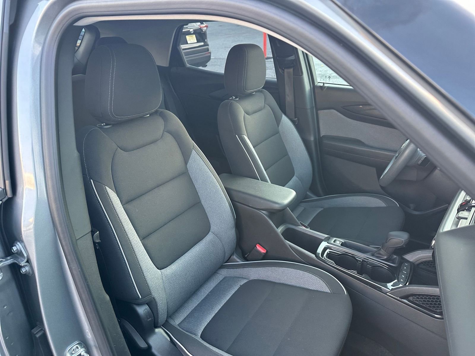 Used 2025 Chevrolet TrailBlazer LT image 34