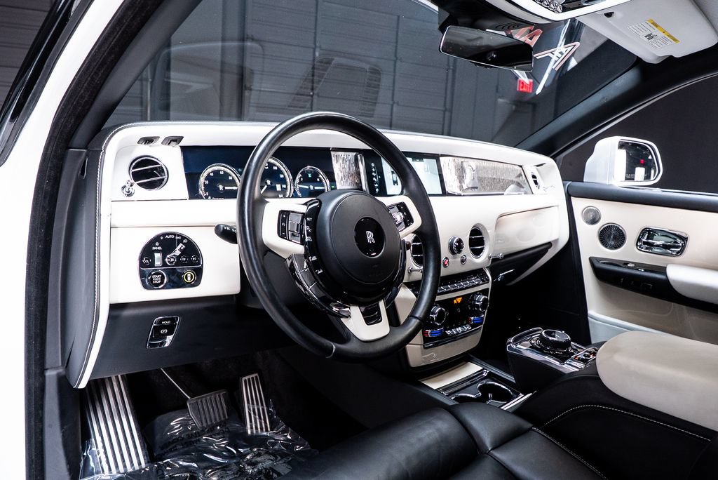 Used 2019 Rolls-Royce Phantom Sedan RWD image 34