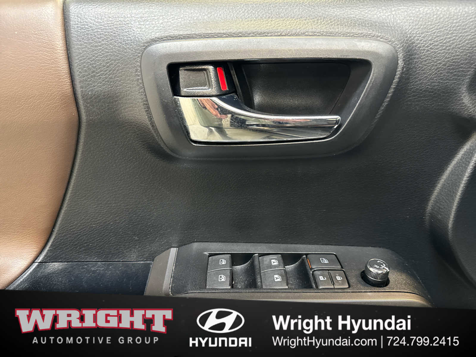 Used 2018 Toyota Tacoma Limited image 10