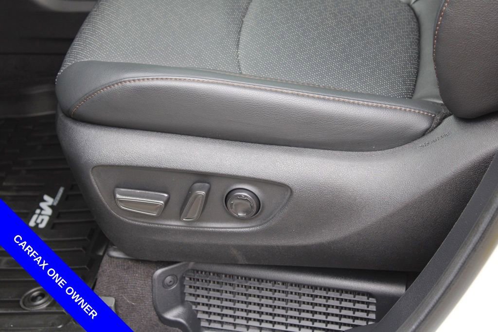 Used 2025 Toyota Sienna Platinum image 18