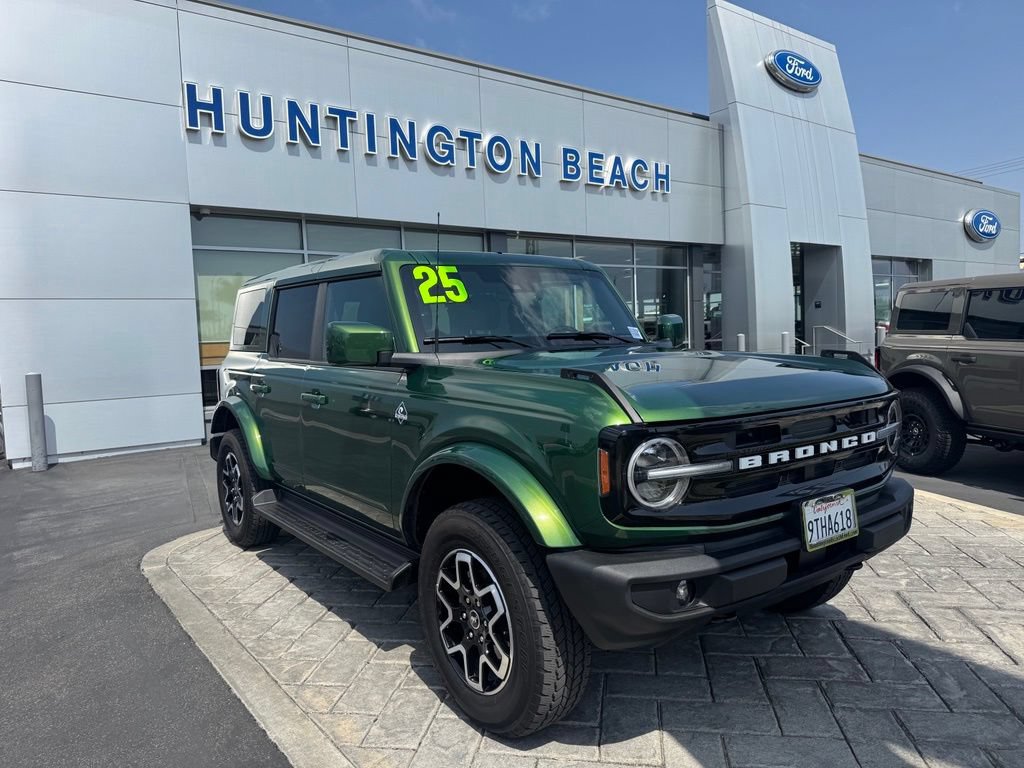 Used 2025 Ford Bronco Outer Banks AWD/4WD image 1