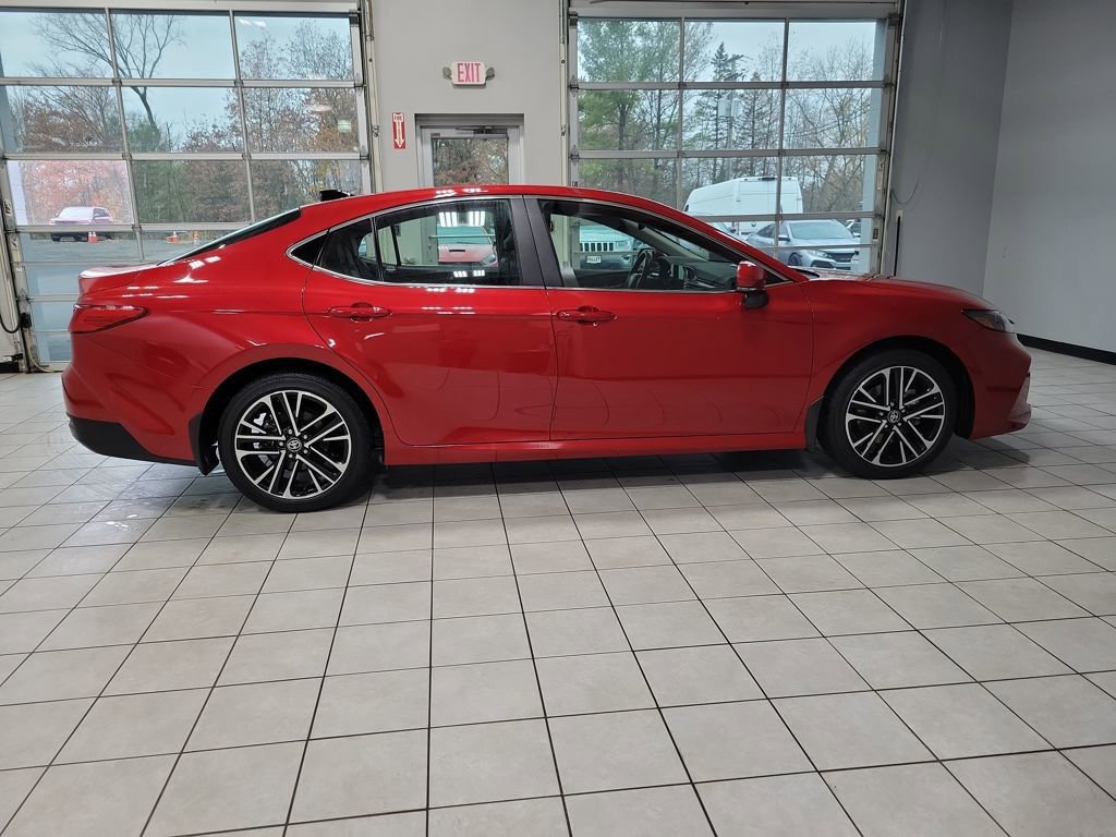 Used 2025 Toyota Camry XLE image 2