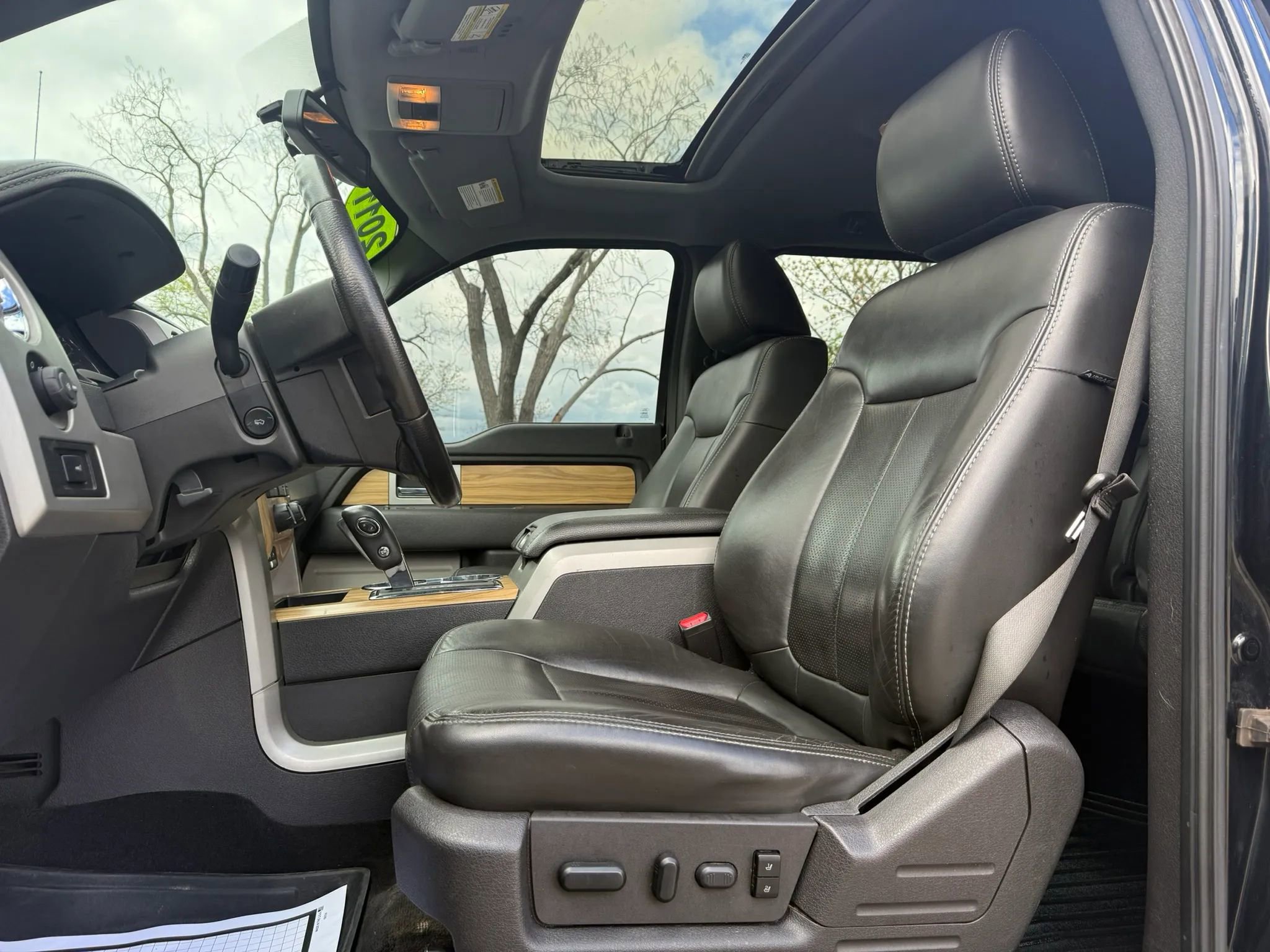 Used 2011 Ford F150 Lariat w/ Lariat Chrome Pkg AWD/4WD image 11