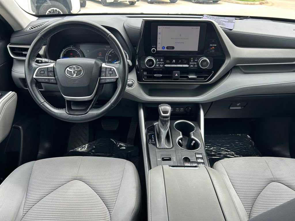 Used 2023 Toyota Highlander LE FWD image 18
