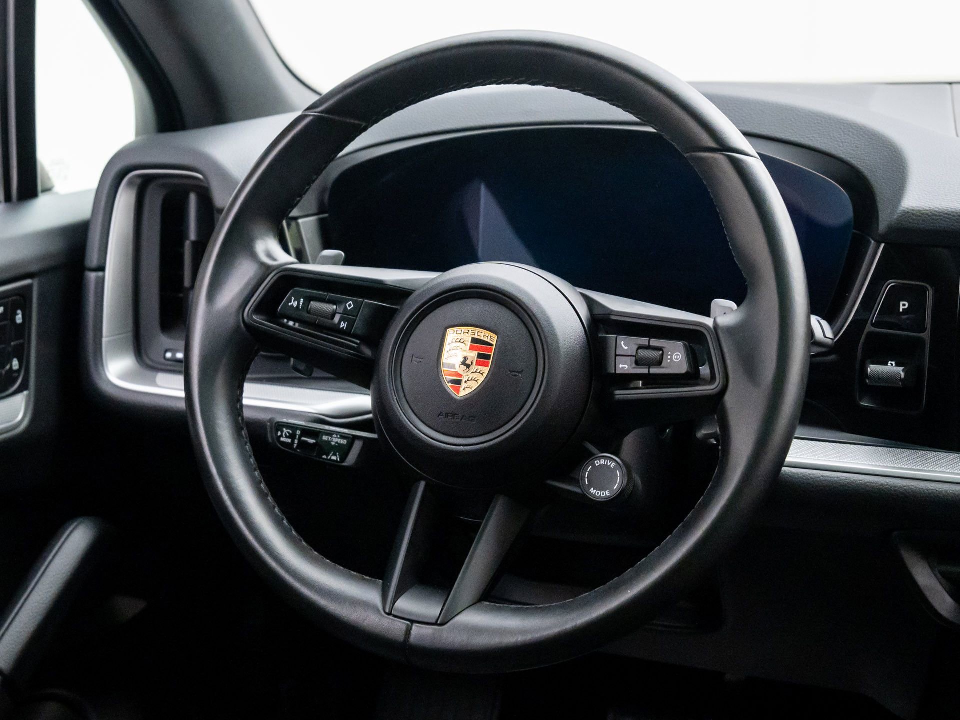 Used 2024 Porsche Cayenne image 12