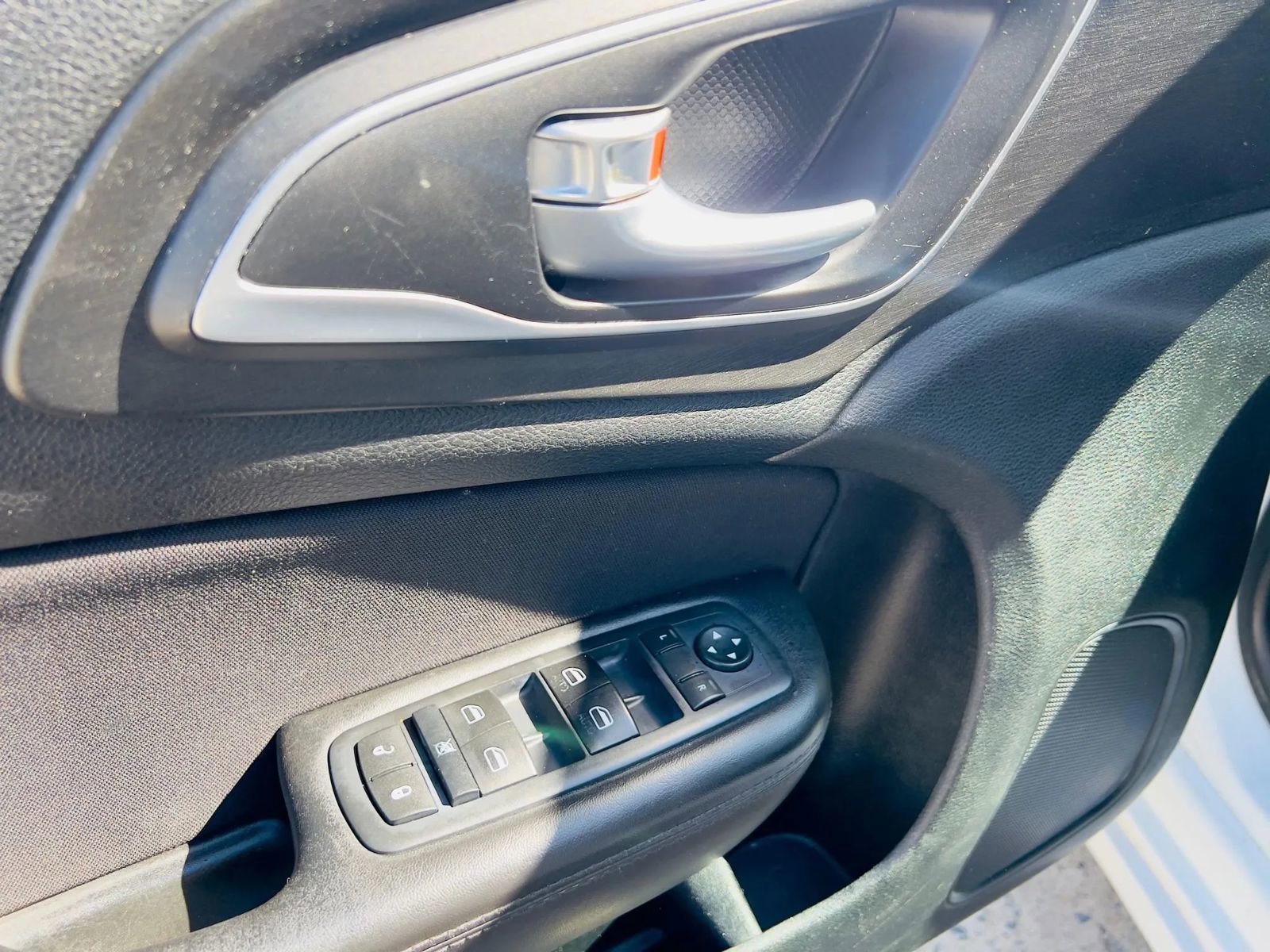 Used 2015 Chrysler 200 Limited w/ Convenience Group FWD image 18