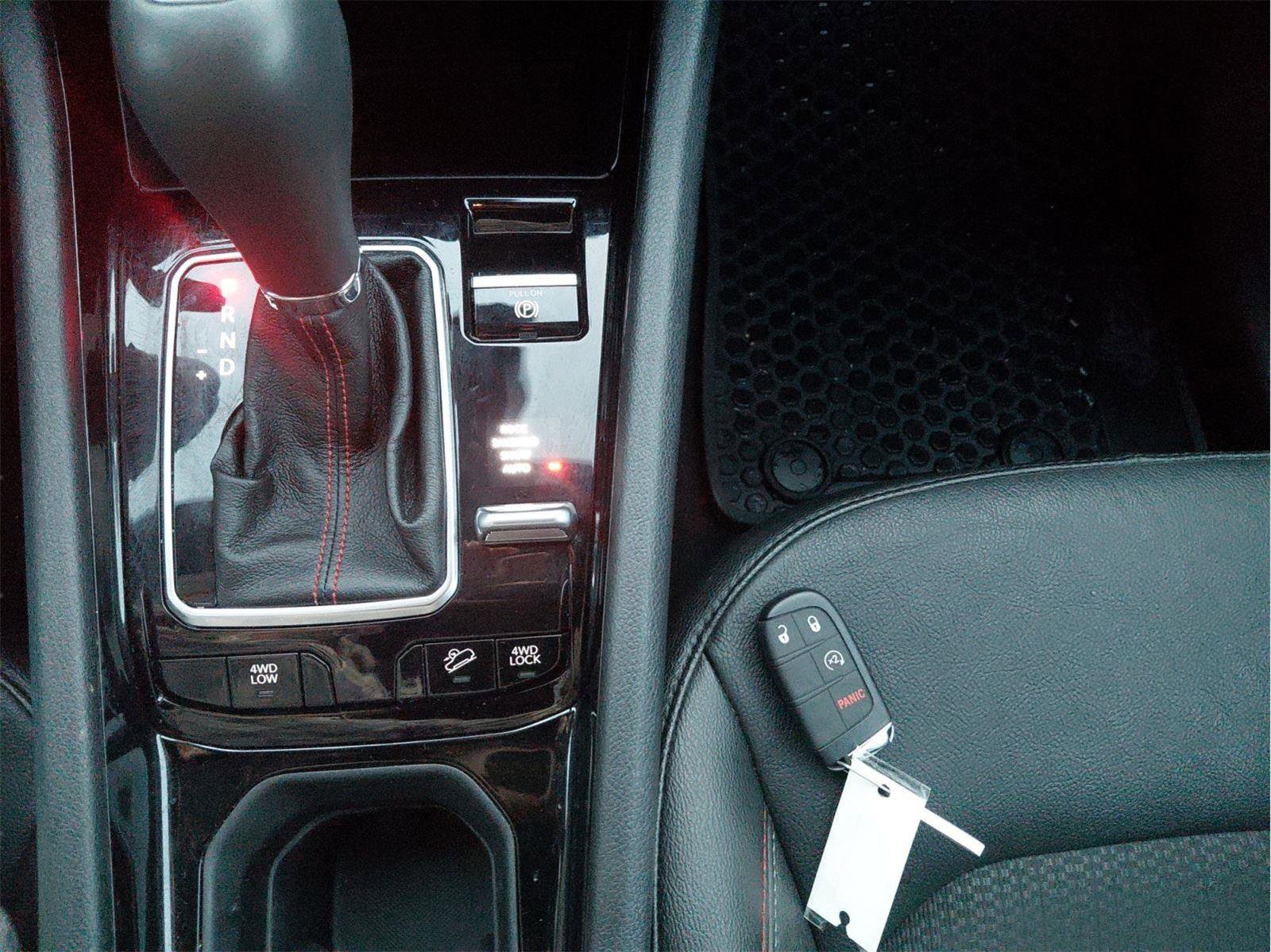 Used 2024 Jeep Compass Trailhawk w/ Trailhawk Convenience Group image 36