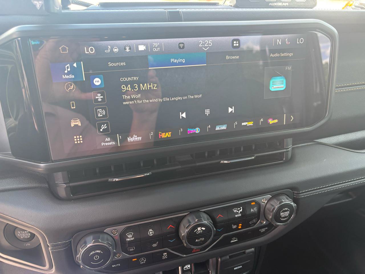 Used 2025 Jeep Gladiator Sport AWD/4WD image 35