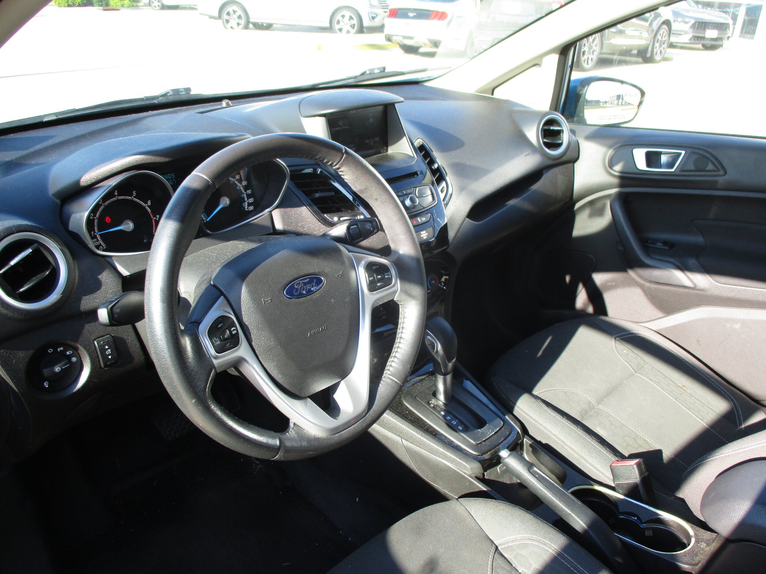Used 2014 Ford Fiesta SE w/ Equipment Group 201A FWD image 8