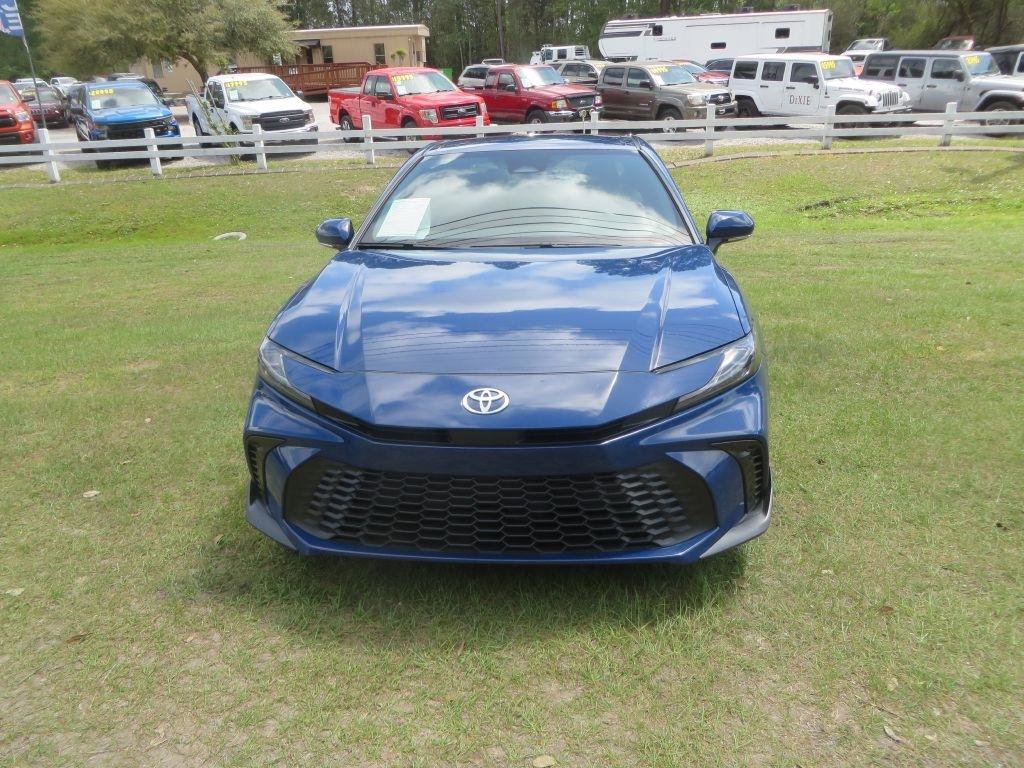 Used 2025 Toyota Camry SE FWD image 3